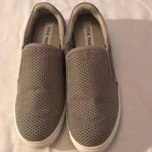 Size 6 Steve Madden slide on Grey